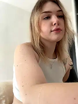 Snapshot of elliss_ chatting on 10-08-25, 07:21 elliss  online show from 10-08-25, 07:21