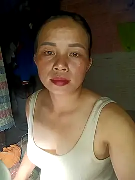 Snapshot of KumChyn chatting on 10-13-25, 12:07 KumChyn online show from 10-13-25, 12:07