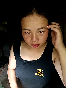 Snapshot of KumChyn chatting on 10-18-25, 11:18 KumChyn online show from 10-18-25, 11:18
