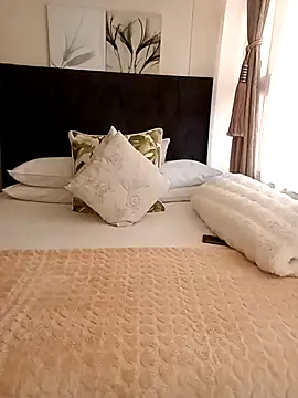 Creamy Chocolatex online show from 10-17-25, 08:39