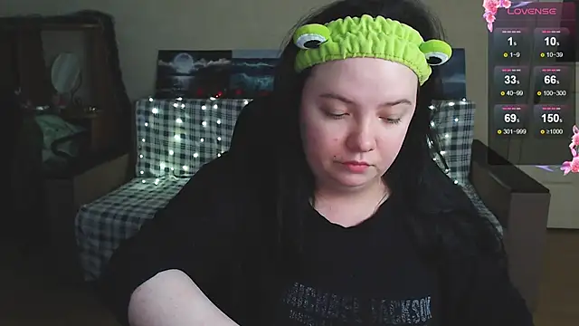 EmillyBones online show from 12-21-25, 08:42