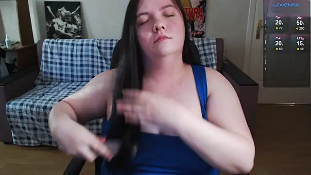 Snapshot of EmillyBones chatting on 05-24-26, 03:34 EmillyBones online show from 05-24-26, 03:34