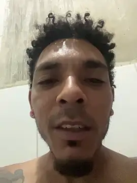 Snapshot of FromVnz chatting on 10-15-25, 01:19 FromVnz online show from 10-15-25, 01:19