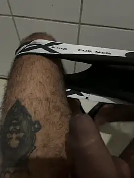 Snapshot of FromVnz chatting on 12-15-25, 02:01 FromVnz online show from 12-15-25, 02:01