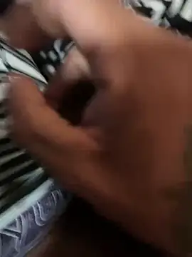 Snapshot of FromVnz chatting on 10-20-25, 01:22 FromVnz online show from 10-20-25, 01:22