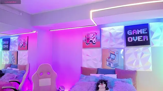 LindaWz  online show from 11-16-25, 04:39