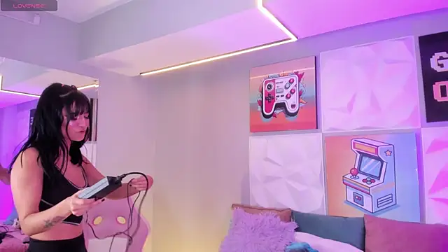 LindaWz  online show from 11-23-25, 04:55