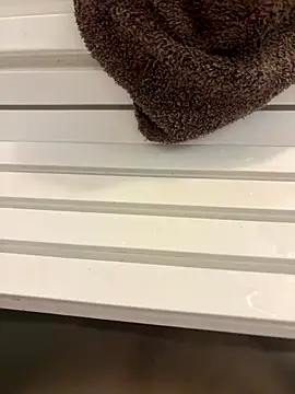 Snapshot of sukebegorilla chatting on 10-28-25, 04:39 sukebegorilla online show from 10-28-25, 04:39