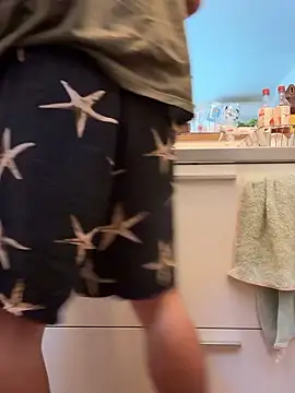 Snapshot of sukebegorilla chatting on 10-11-25, 12:22 sukebegorilla online show from 10-11-25, 12:22