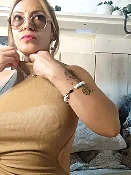 Snapshot of Gatithaaa chatting on 03-06-26, 10:05 Gatithaaa online show from 03-06-26, 10:05