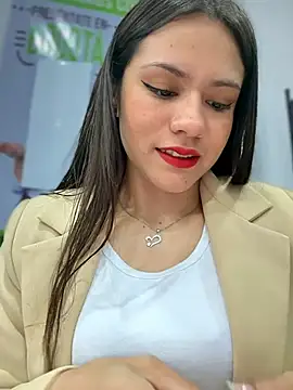 Snapshot of CHARLOTTE__05 chatting on 01-15-26, 12:08 CHARLOTTE 05 online show from 01-15-26, 12:08