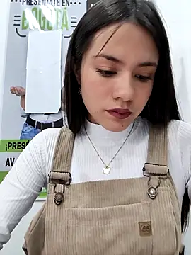 Snapshot of CHARLOTTE__05 chatting on 12-15-25, 12:11 CHARLOTTE 05 online show from 12-15-25, 12:11