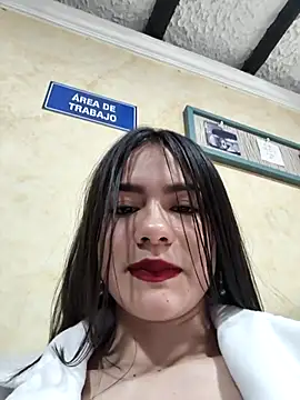 Snapshot of CHARLOTTE__05 chatting on 10-17-25, 01:13 CHARLOTTE 05 online show from 10-17-25, 01:13