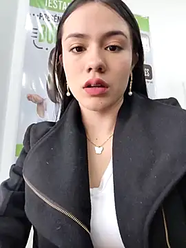 Snapshot of CHARLOTTE__05 chatting on 11-20-25, 12:28 CHARLOTTE 05 online show from 11-20-25, 12:28