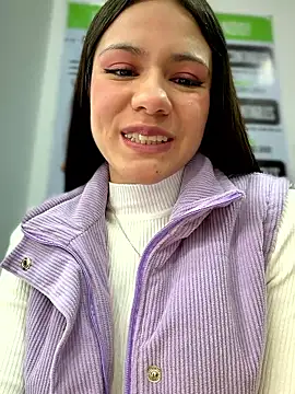 Snapshot of CHARLOTTE__05 chatting on 01-08-26, 12:11 CHARLOTTE 05 online show from 01-08-26, 12:11