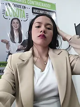 Snapshot of CHARLOTTE__05 chatting on 12-01-25, 12:06 CHARLOTTE 05 online show from 12-01-25, 12:06