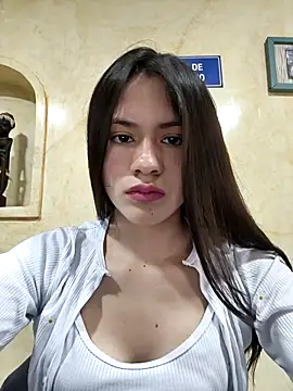 Snapshot of CHARLOTTE__05 chatting on 10-06-25, 01:01 CHARLOTTE 05 online show from 10-06-25, 01:01