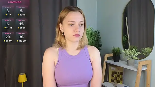 HollieCollelo online show from 10-15-25, 03:05