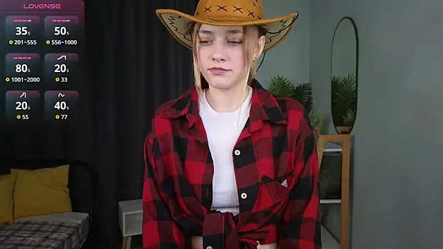 HollieCollelo online show from 10-27-25, 03:07