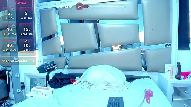 Snapshot of Luna_and_lindsy chatting on 09-23-25, 03:41 Luna and lindsy online show from 09-23-25, 03:41