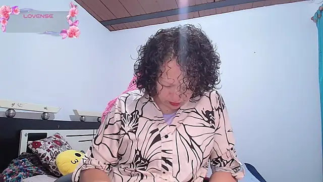 Snapshot of Miss_Oriana chatting on 10-16-25, 04:59 Miss Oriana online show from 10-16-25, 04:59