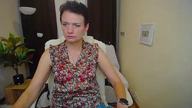 AvaSaturnian online show from 09-09-25, 12:03