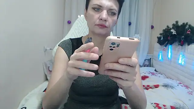 AvaSaturnian online show from 12-14-25, 01:17