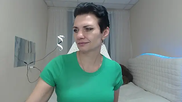 AvaSaturnian online show from 11-16-25, 01:05