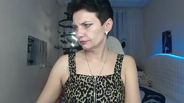 AvaSaturnian online show from 10-28-25, 01:43