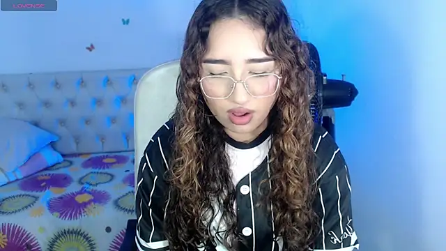 Snapshot of sasha_17_ chatting on 09-15-25, 03:23 sasha 17  online show from 09-15-25, 03:23