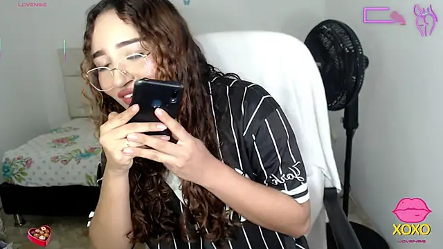 Snapshot of sasha_17_ chatting on 10-06-25, 05:02 sasha 17  online show from 10-06-25, 05:02