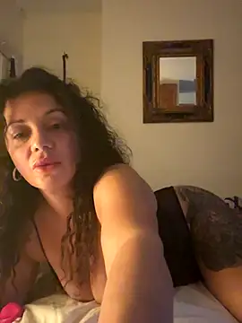 Snapshot of caramelandCurls chatting on 09-13-25, 09:48 caramelandCurls online show from 09-13-25, 09:48