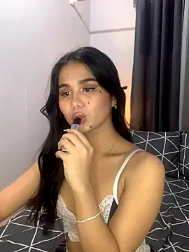 Snapshot of AngelHille chatting on 10-04-25, 03:46 AngelHille online show from 10-04-25, 03:46