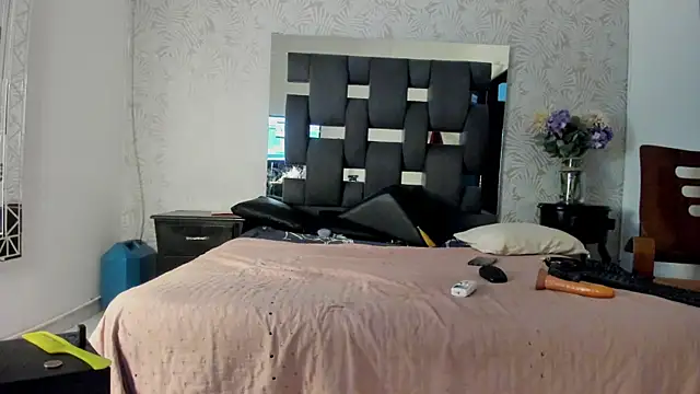 MissDiabla  online show from 10-31-25, 03:08