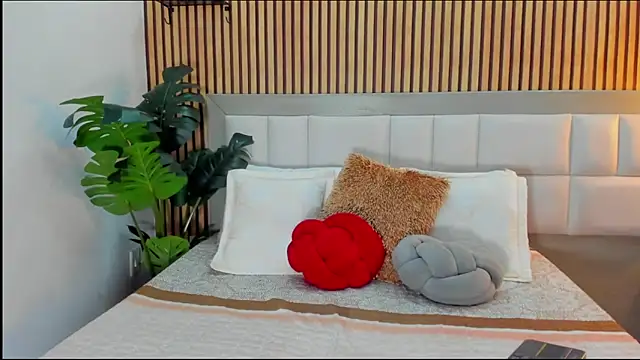 Roseaurora online show from 03-02-26, 01:07