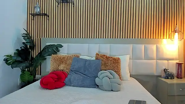 Roseaurora online show from 01-17-26, 12:53