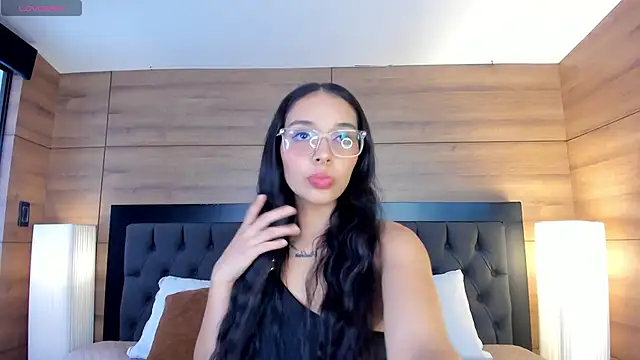 Roseaurora online show from 03-18-26, 01:02