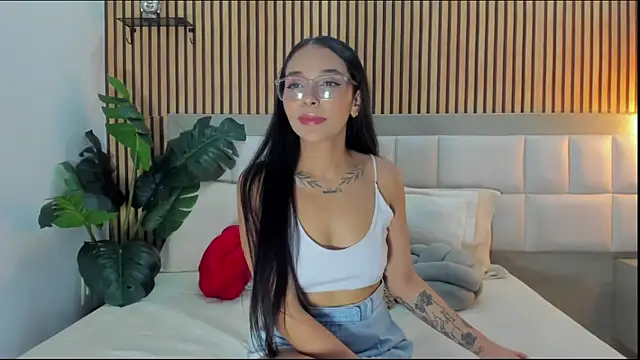 Roseaurora online show from 02-07-26, 12:24