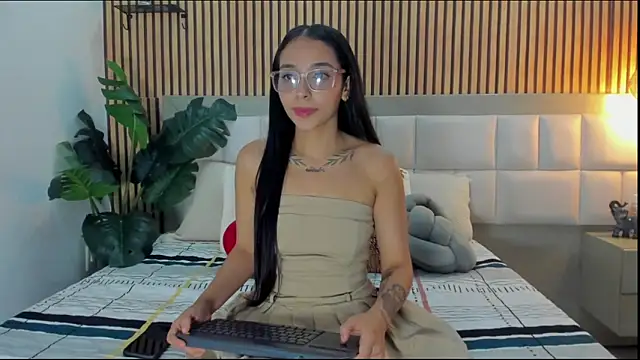 Roseaurora online show from 02-11-26, 12:49