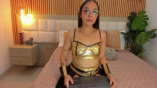 Roseaurora online show from 10-31-25, 12:57