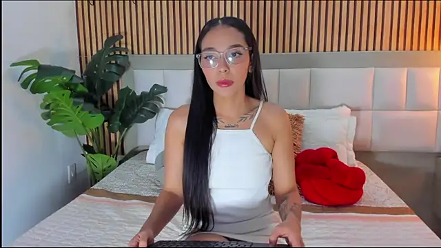 Roseaurora online show from 02-24-26, 12:39