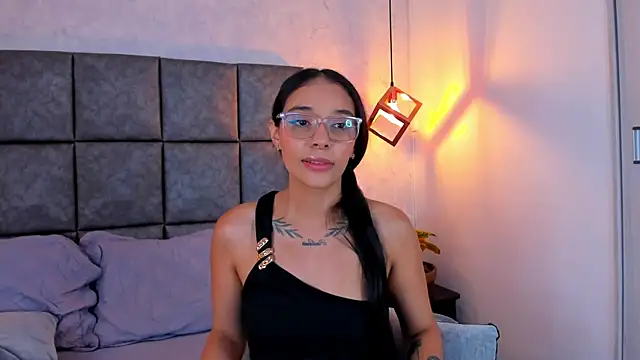 Roseaurora online show from 05-11-26, 04:04