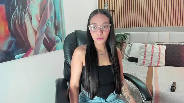 Roseaurora online show from 12-17-25, 01:05