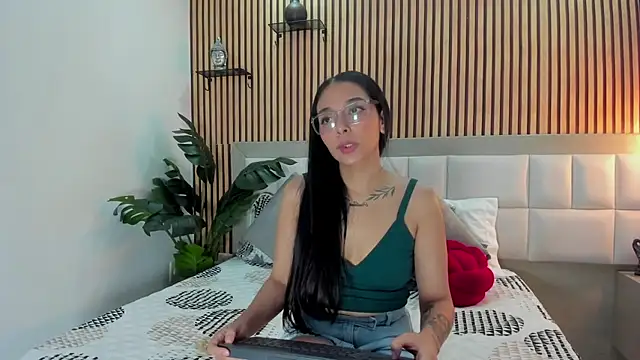 Roseaurora online show from 12-03-25, 12:37