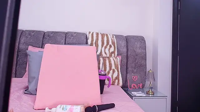 sweegirl69 online show from 11-18-25, 12:08