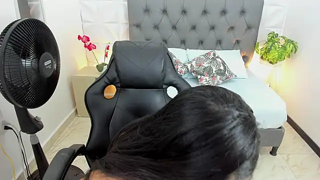 Snapshot of samhanta15 chatting on 09-12-25, 08:30 samhanta15 online show from 09-12-25, 08:30