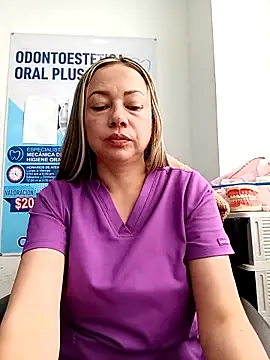 Snapshot of Madisson-04_ chatting on 04-25-26, 03:42 Madisson-04 online show from 04-25-26, 03:42