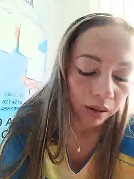 Snapshot of Madisson-04_ chatting on 05-20-26, 01:52 Madisson-04 online show from 05-20-26, 01:52