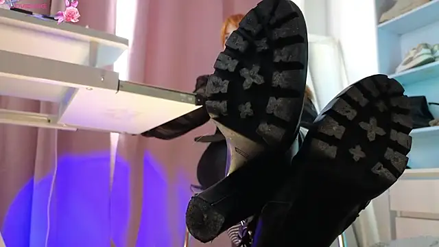 Snapshot of CruelSiren chatting on 11-09-25, 09:02 CruelSiren online show from 11-09-25, 09:02