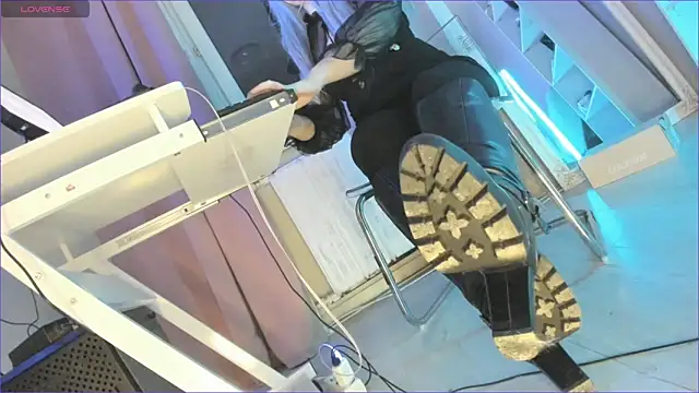 Snapshot of CruelSiren chatting on 10-01-25, 06:45 CruelSiren online show from 10-01-25, 06:45